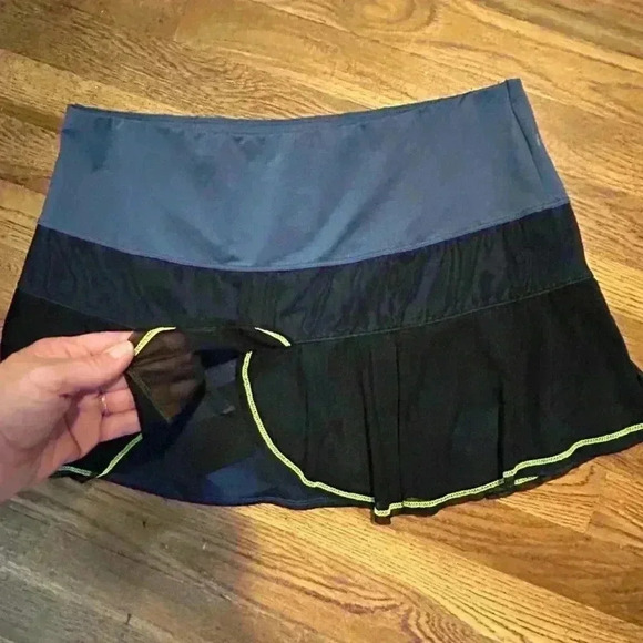 Desertโ Vibes Black and Blue Layered Athletic, Pickle Ball, Tennis Skort, XL - Picture 3 of 5